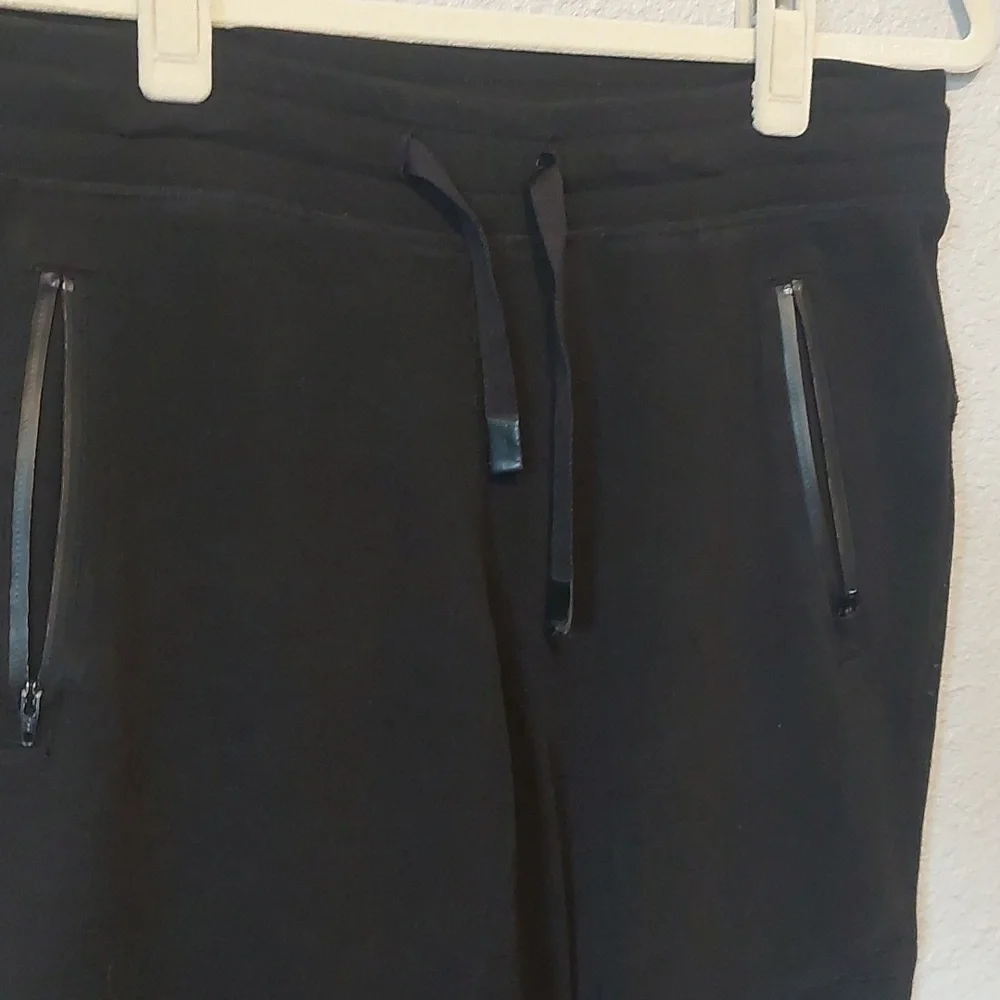 alo yoga Urban Moto Joggers Sweatpants Black Size XS TINY FLAW